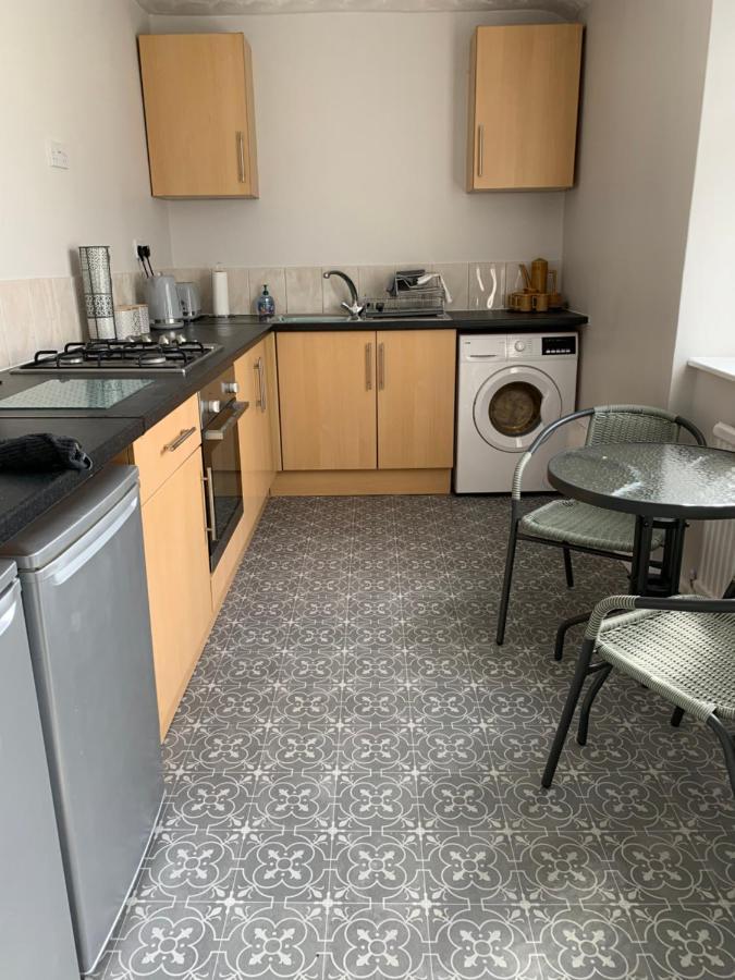 The Greens Apartment Farnworth Eksteriør bilde