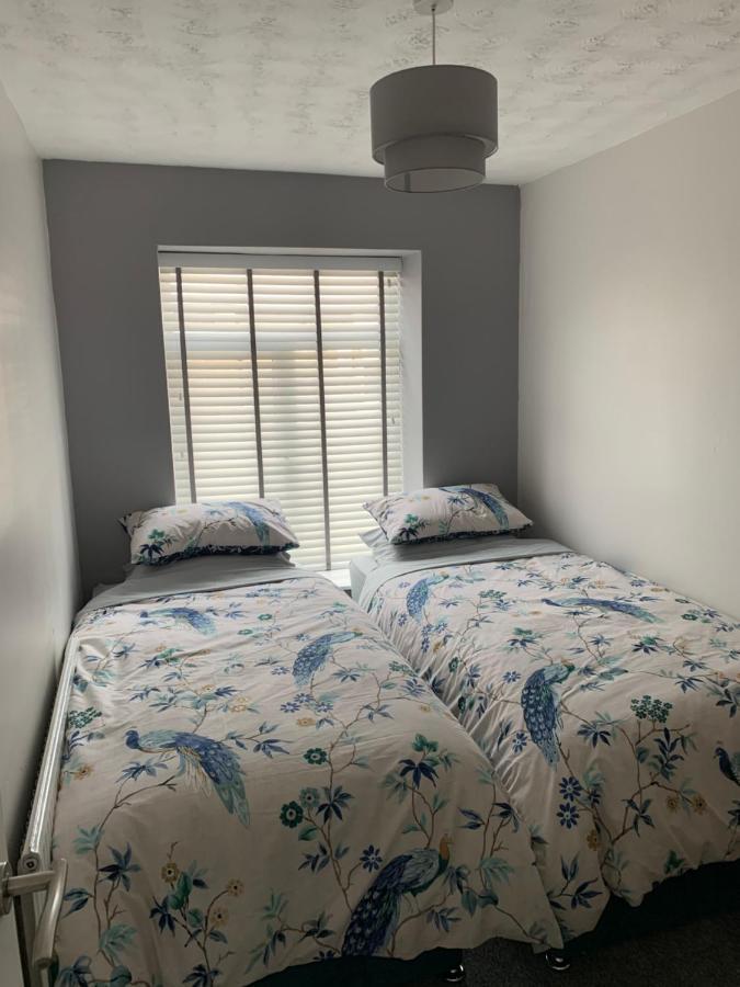 The Greens Apartment Farnworth Eksteriør bilde
